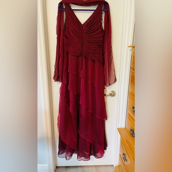 Gown - Picture 3 of 5